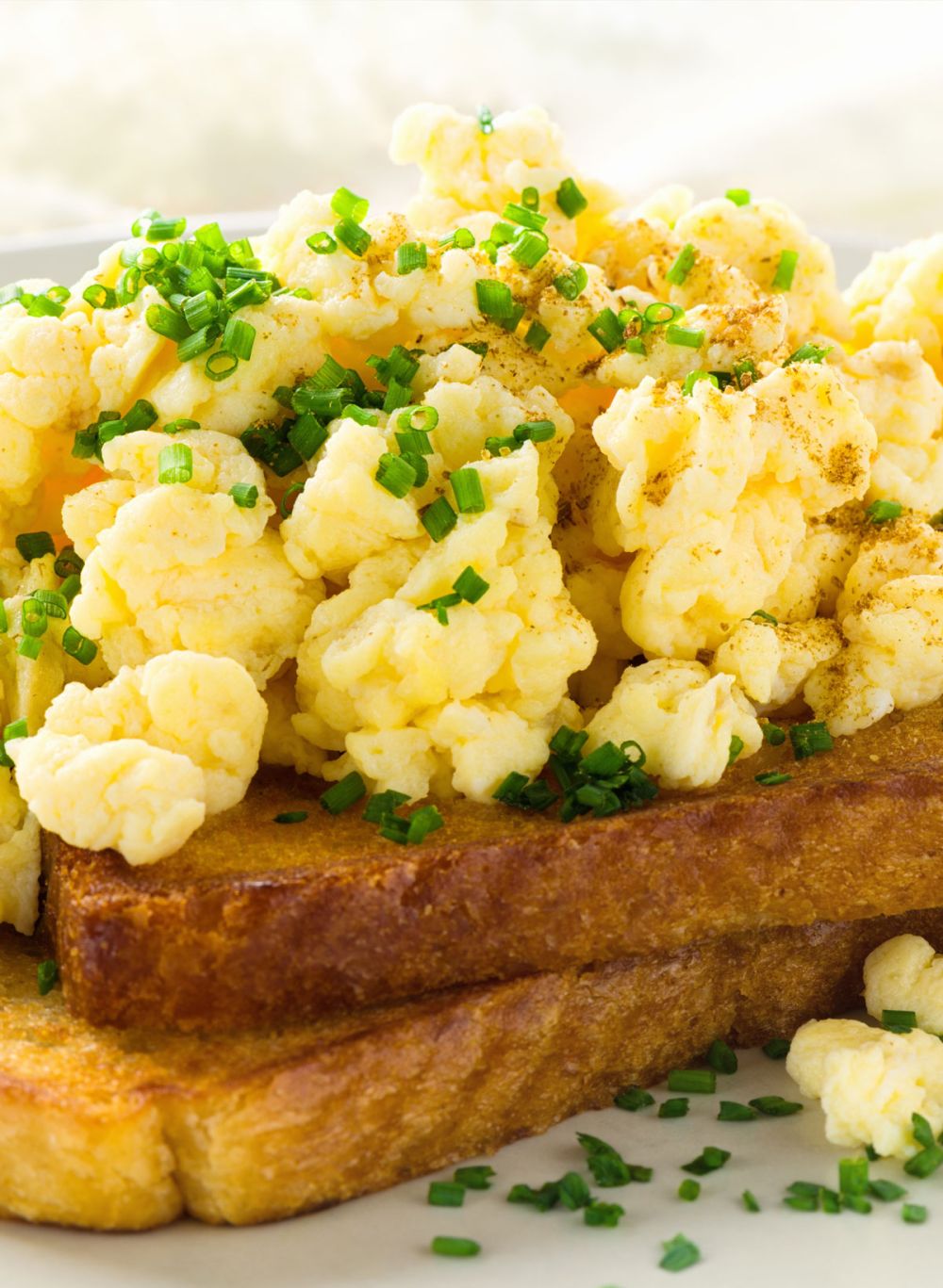 scrambled egg on toast